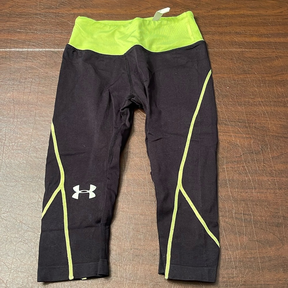 Under Armour girls 3/4 length workout pants